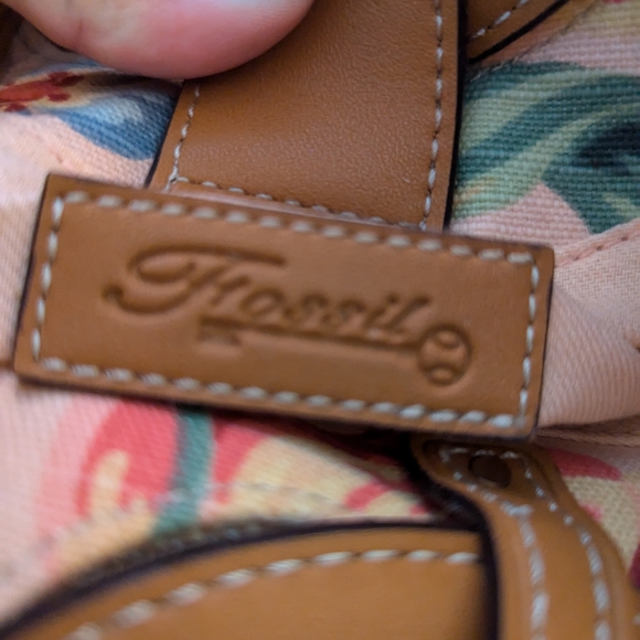 Fossil Crossbody - Picture 4 of 5
